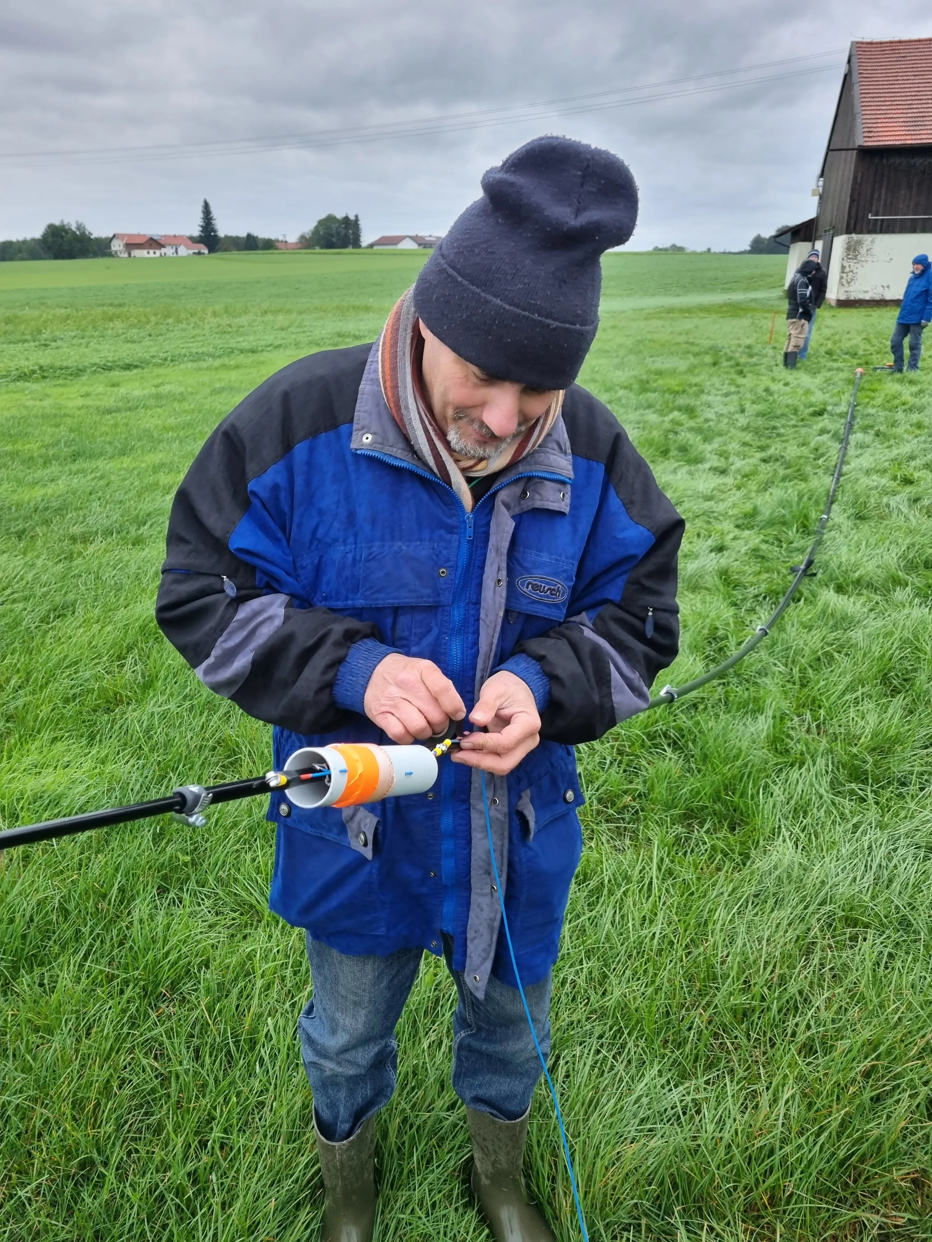 DJ5MN fine tuning the lowband antenna.jpg